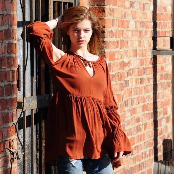 New! Open Sleeve Blouse - Picture 4 of 5